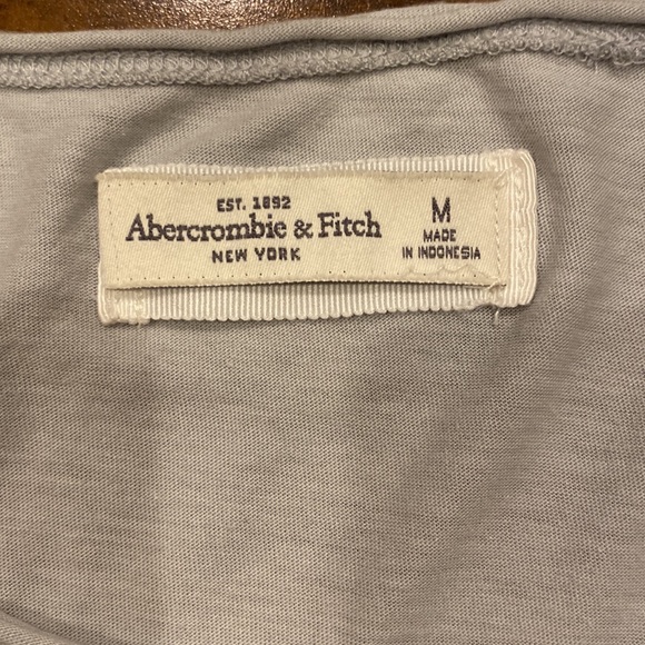 Abercrombie & Fitch Grey Lace & Sequins Short Sleeve Top w/ Frayed Edges Sz M - Picture 5 of 12